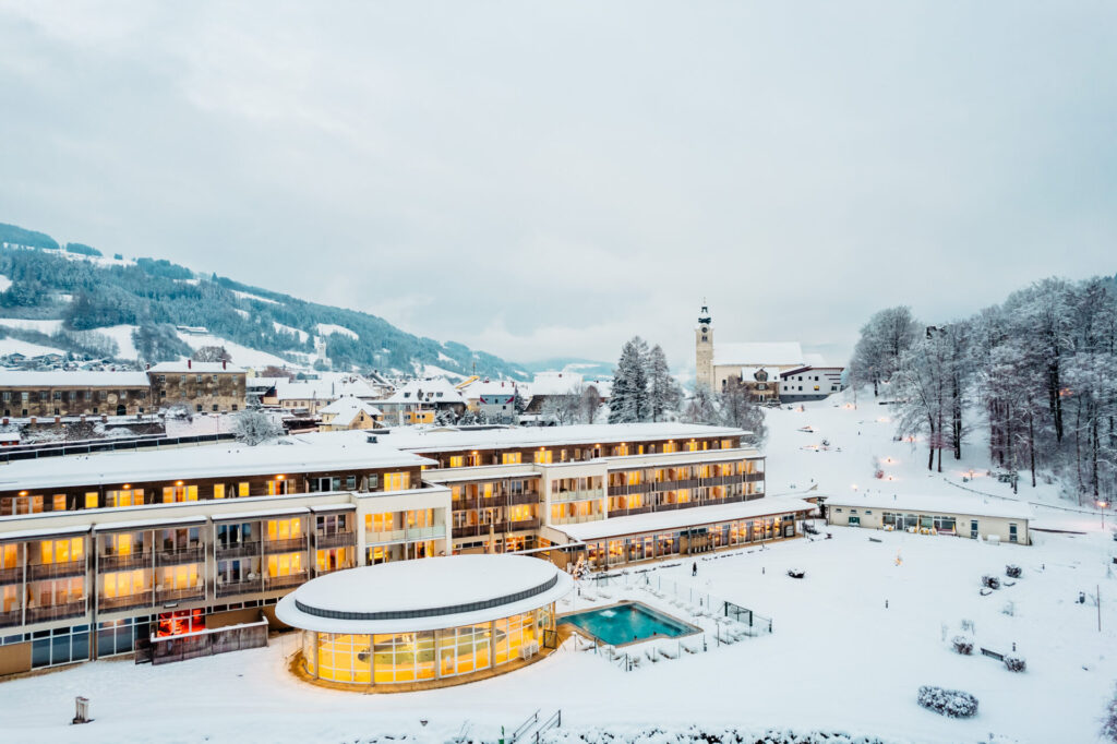 Außenaufnahme BSL bei Dämmerung mit Beleuchtung 2