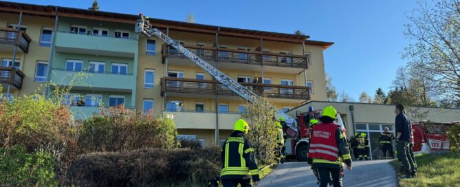 Balkonbergung durch die Freiwillige Feuerwehr