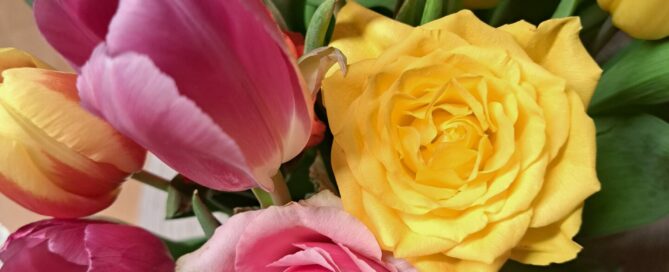 Blumen als Überraschung zum Valentinstag in Wiesing