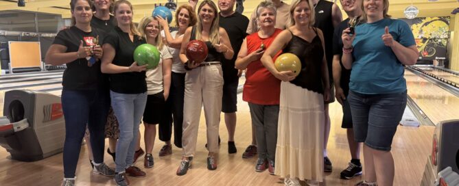 Bowlingabend von Mitarbeiterinnen der Reha Raxblick