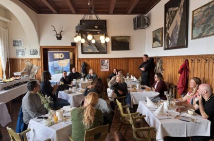 Rehazentrum Raxblick: Einladung zum Business-Frühstück im Raxalm-Berggasthof