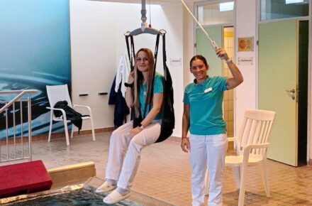 Neuer Deckenlifter im Therapiebecken des Rehabilitationszentrums Raxblick