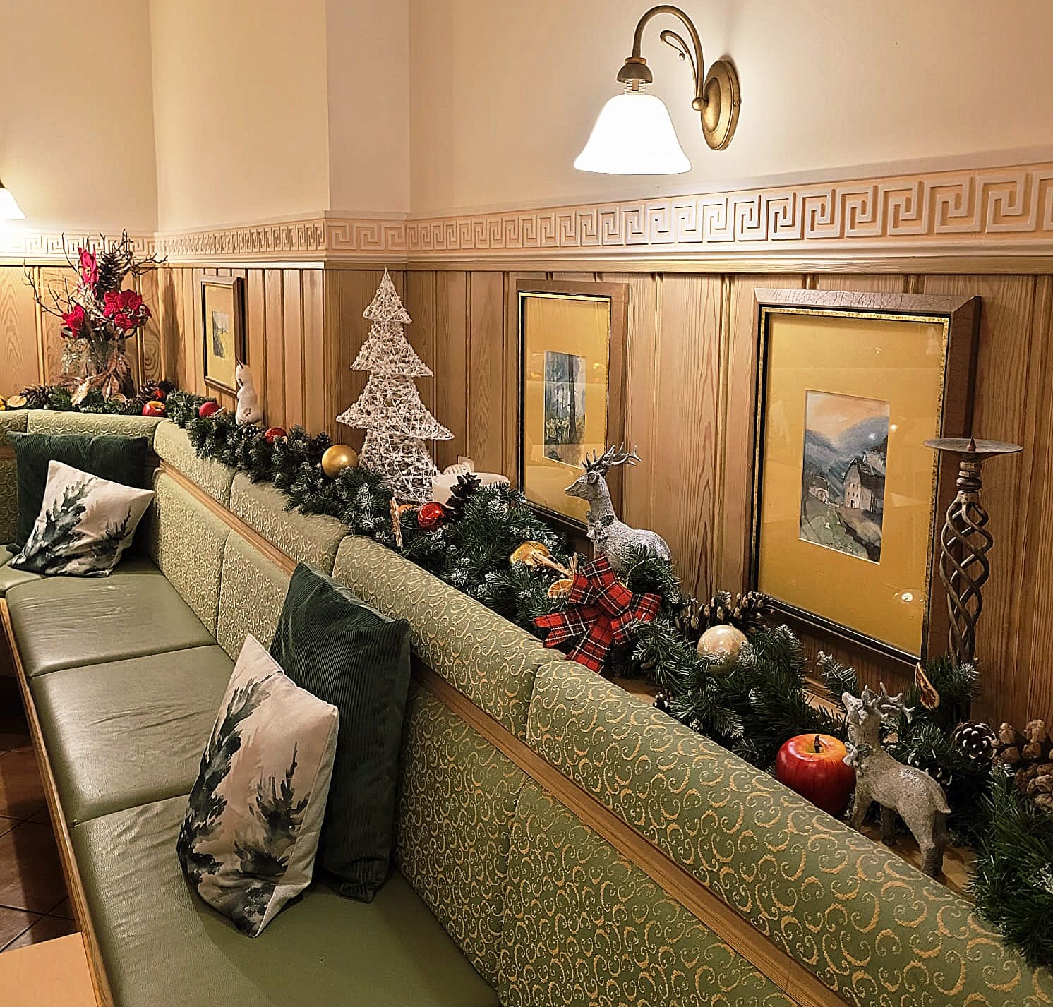 Festliche Dekoration für Weihnachten im Kurhotel