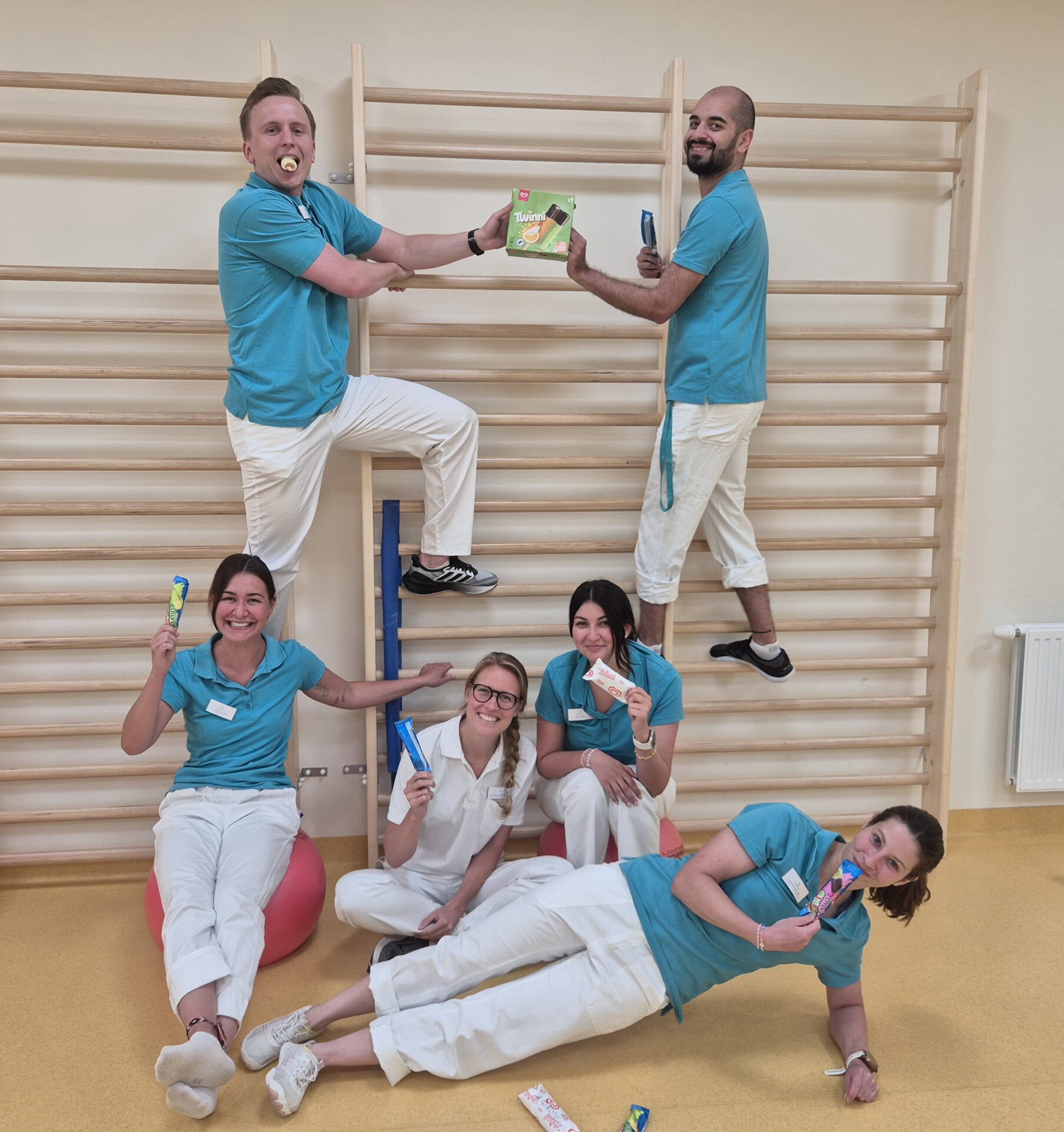 Team der Ambulanten Reha Wiener Neustadt bei einer Eispause Team der Ambulanten Reha Wiener Neustadt bei einer Eispause