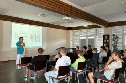 Exkursion der Mittelschule Aspach ins OptimaMed Rehabilitationszentrum