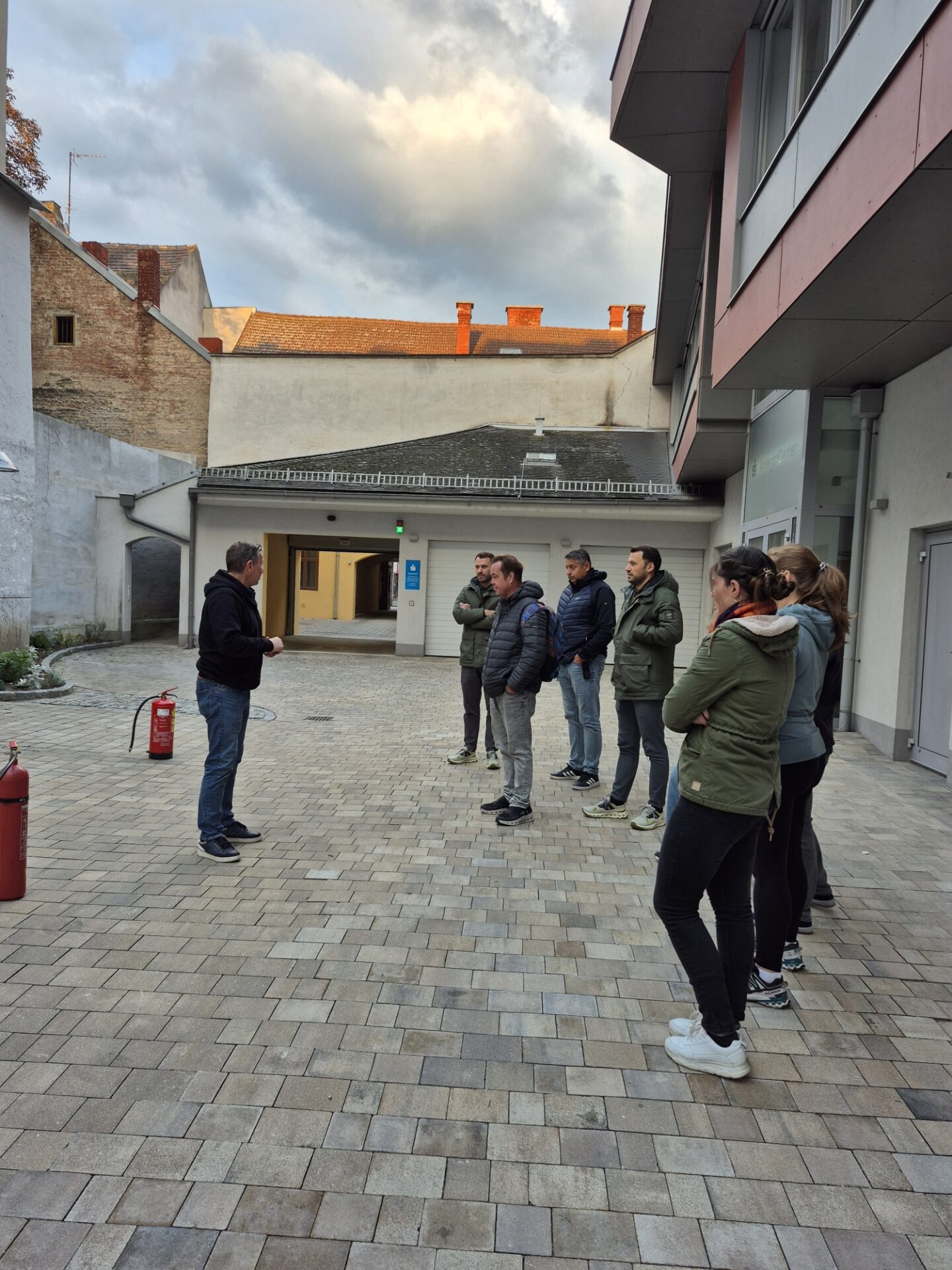 Feuerlöschübung für das Team von OptimaMed Wiener Neustadt (5) Feuerlöschübung für das Team von OptimaMed Wiener Neustadt (5)