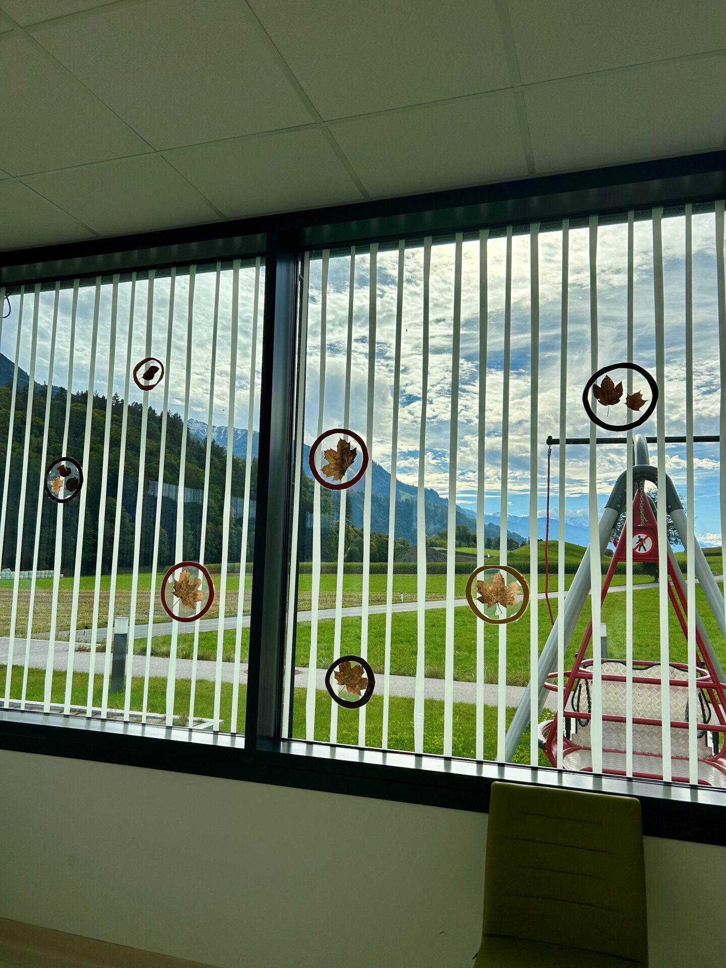 Herbstliche Fensterbilder selbst gebastelt Herbstliche Fensterbilder selbst gebastelt