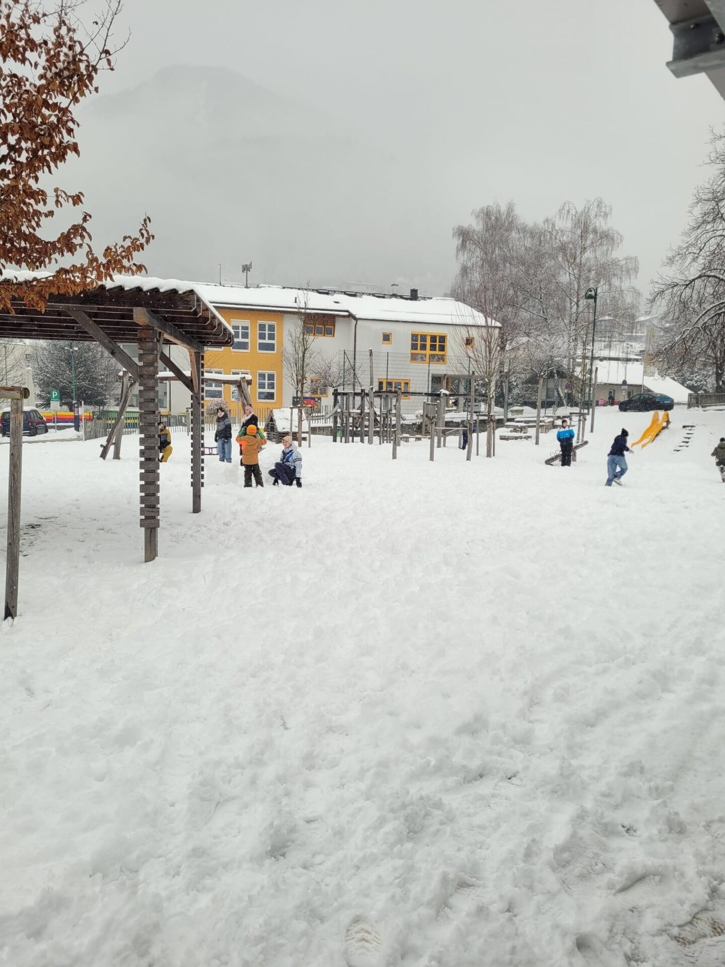 Kinder spielen im Schnee von Jenbach 5 Kinder spielen im Schnee von Jenbach 5