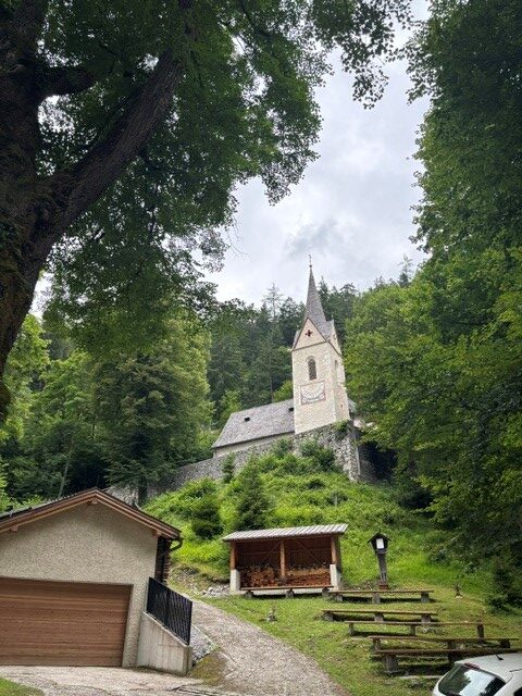 Kleine Kirche in Tirol – Sommerprogramm der Kinderreha Kleine Kirche in Tirol - Sommerprogramm der Kinderreha