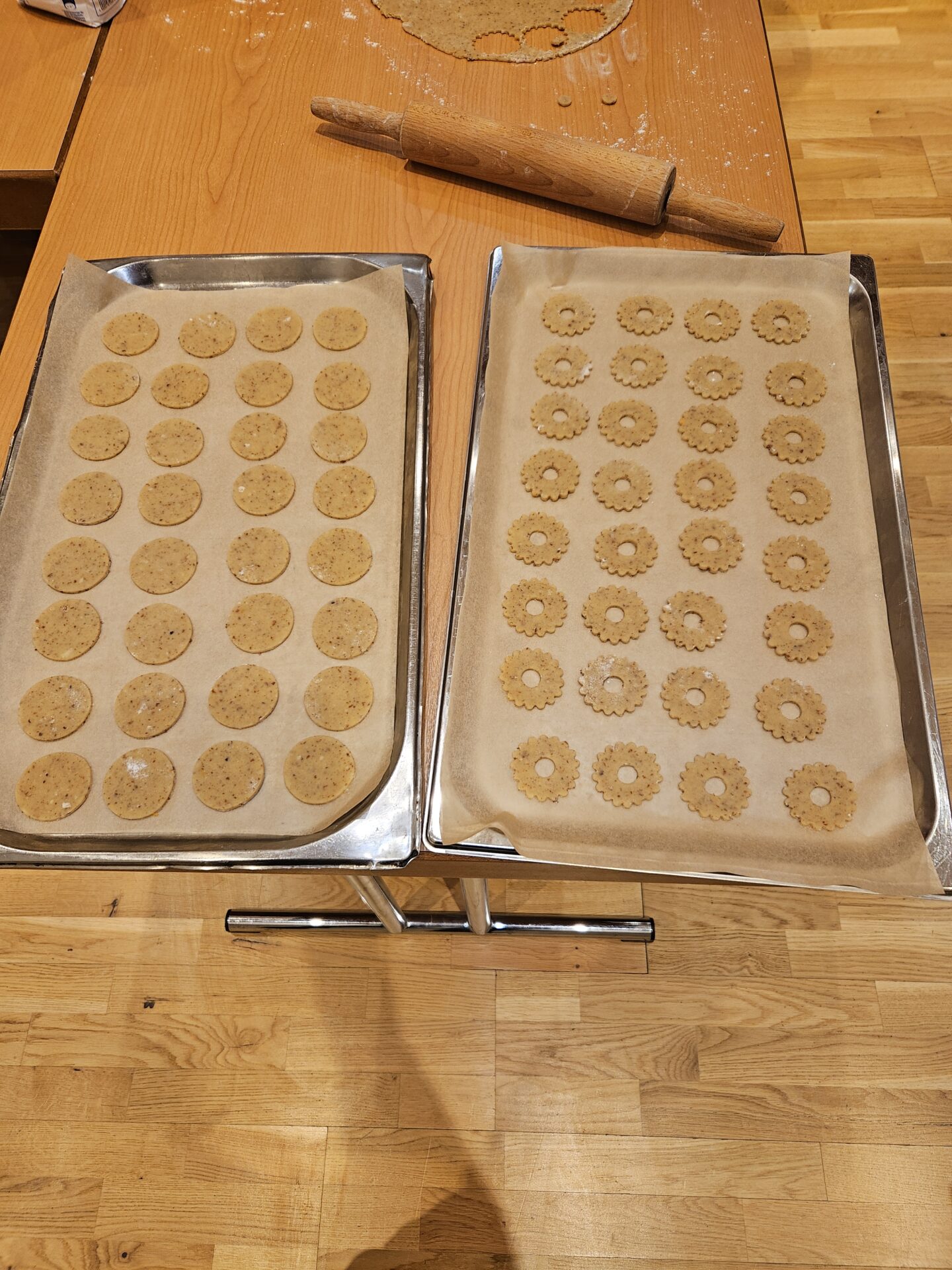 Kurgäste backen Linzer Kekse Kurgäste backen Linzer Kekse