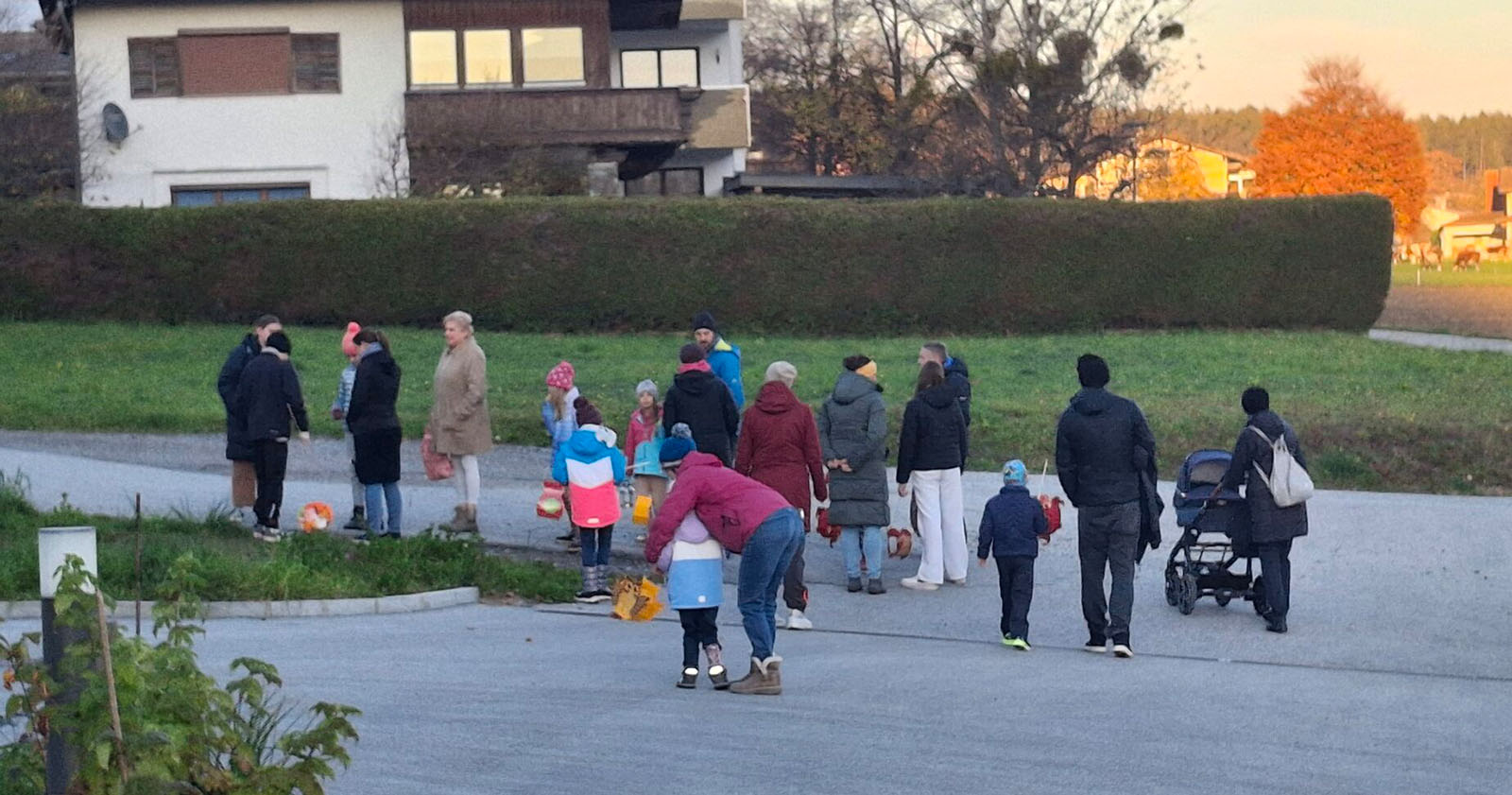 Laternenwanderung von Kindern des Rehazentrums in Wiesing Laternenwanderung von Kindern des Rehazentrums in Wiesing