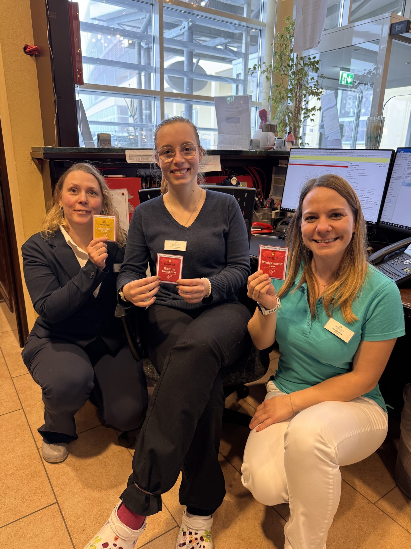 Mitarbeiterinnen stellen ihre Lieblings-Teesorten vor Mitarbeiterinnen stellen ihre Lieblings-Teesorten vor