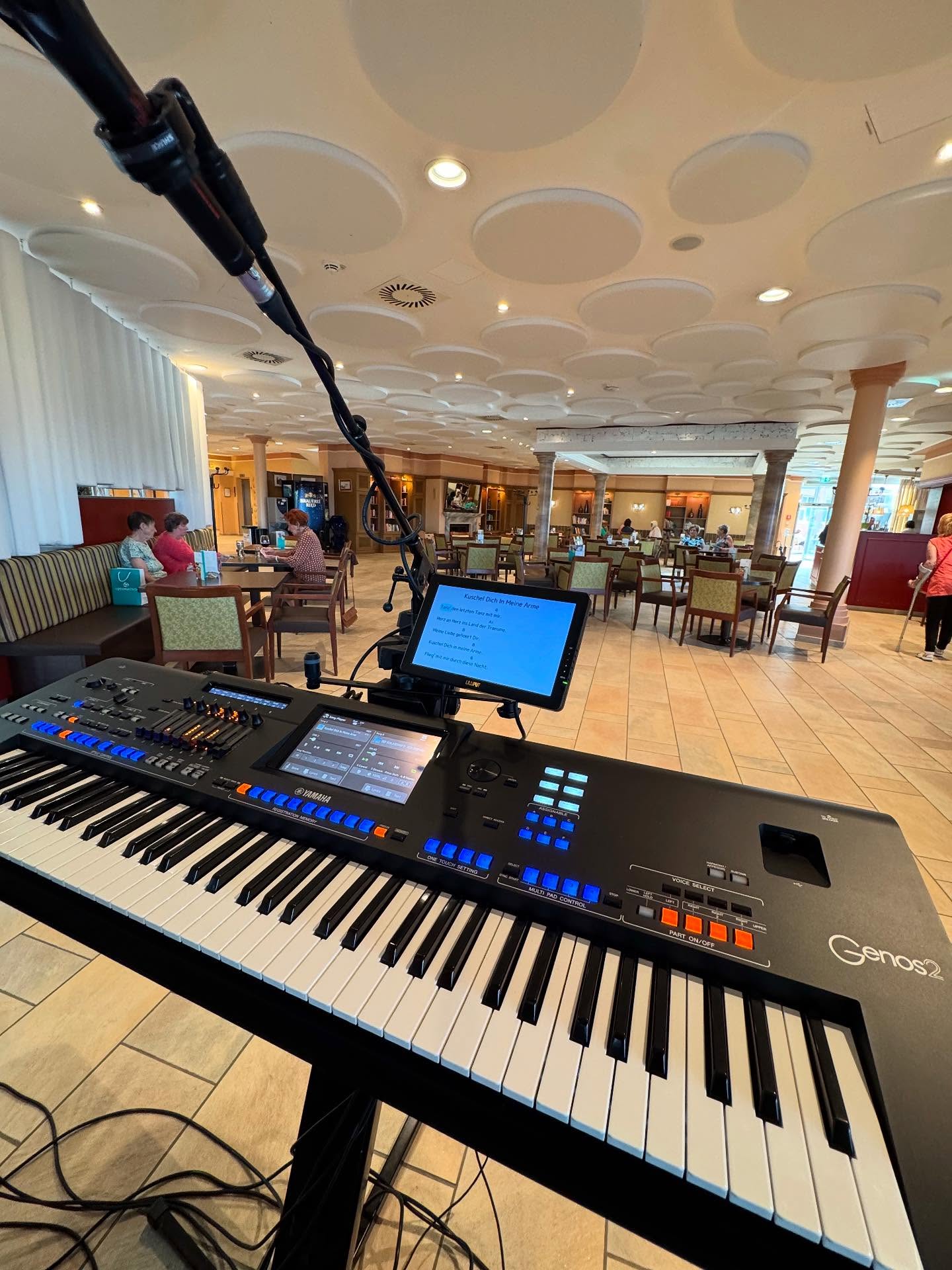 Klaus Moser bringt Live-Musik ins Rehazentrum Klaus Moser bringt Live-Musik ins Rehazentrum