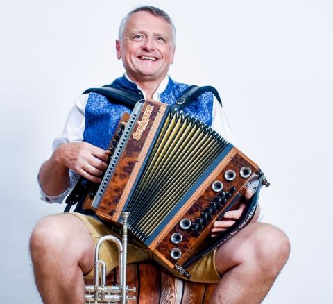 Live-Musik von Klaus Moser im Rehazentrum Aspach Live-Musik von Klaus Moser im Rehazentrum Aspach