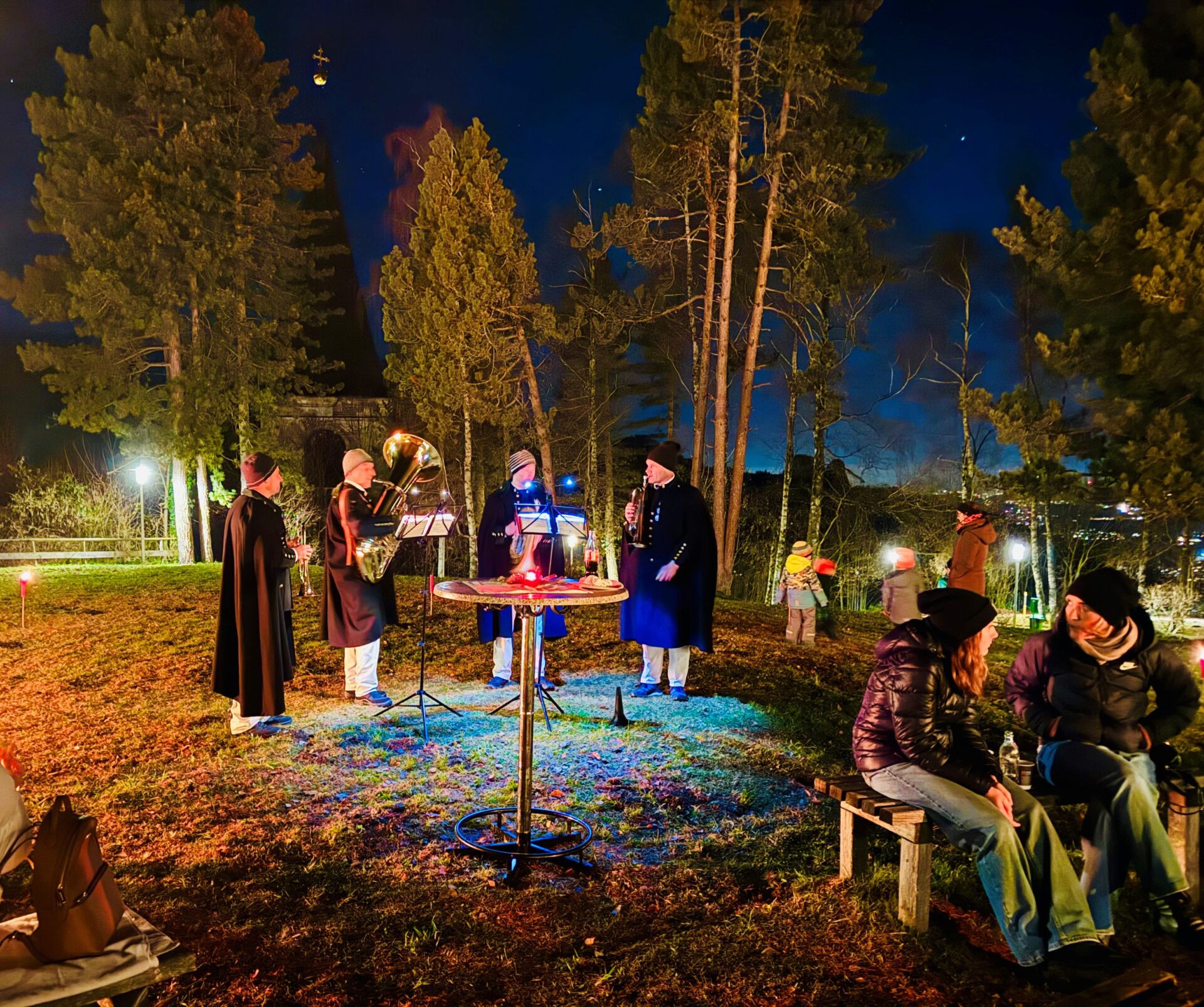 Musiker beim Advent im Kurpark St. Josef
