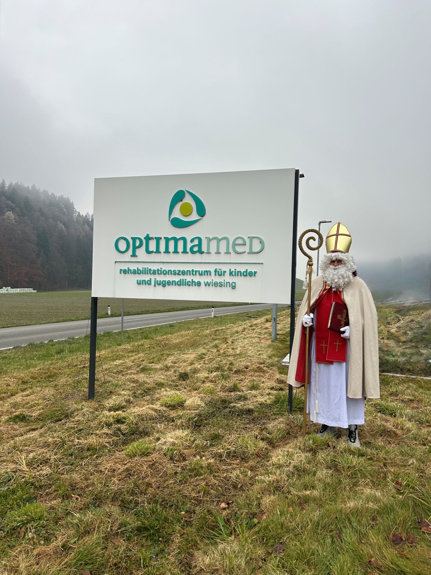 Nikolaus auf dem Weg zur OptimaMed Kinderrehabilitation Wiesing Nikolaus auf dem Weg zur OptimaMed Kinderrehabilitation Wiesing