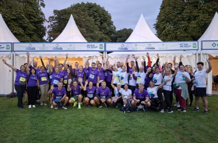 Gemeinsam am Start: Die Mitarbeiter:innen von OptimaMed beim Vienna Business Run