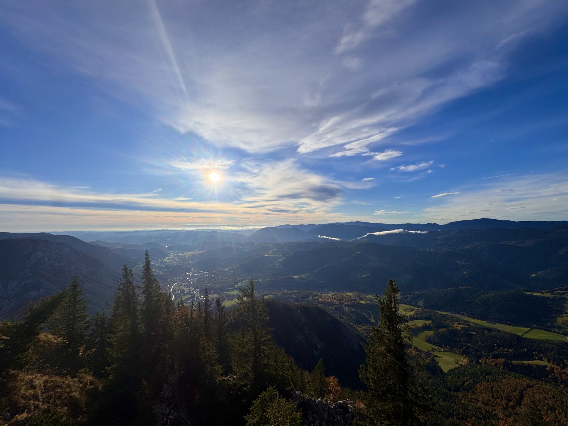 Panoramablick von der Rax auf die Region Panoramablick von der Rax auf die Region