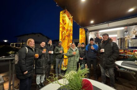 Traditioneller Punschstand bei OptimaMed in Aspach