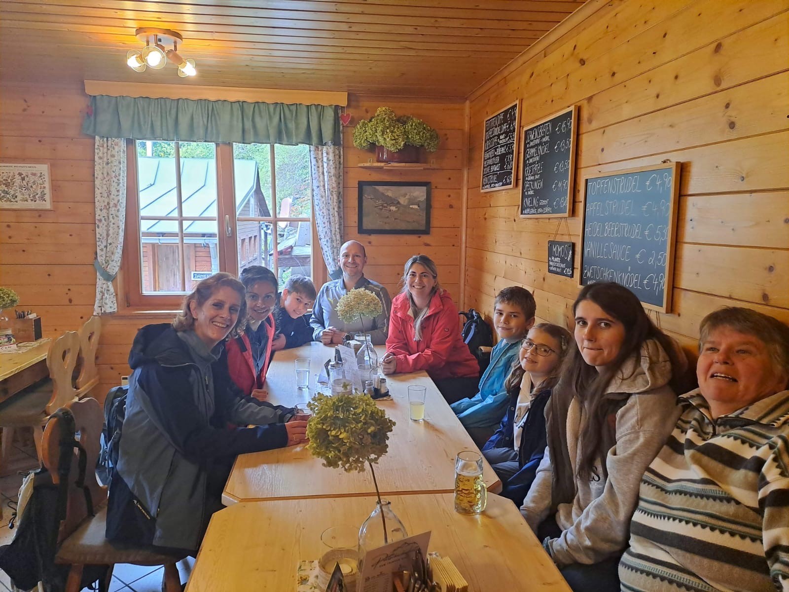 Einkehr des Raxblick-Teams in die Pottschacher Hütte Einkehr des Raxblick-Teams in die Pottschacher Hütte