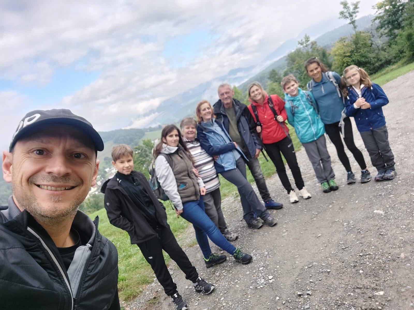OptimaMed Team vom Raxblick bei gemeinsamer Wanderung OptimaMed Team vom Raxblick bei gemeinsamer Wanderung