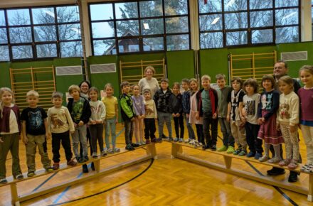 OptimaMed Rehabilitationszentrum Raxblick unterstützt Volksschule