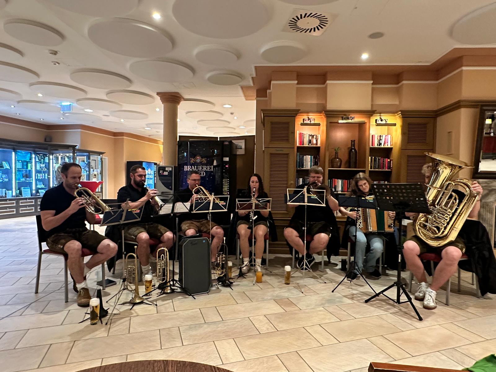 Schleichweg Musi live bei der Bar des Rehazentrums Aspach