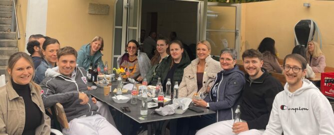 Therapieteam von Bad Wimsbach genießt das Frühlingsfest