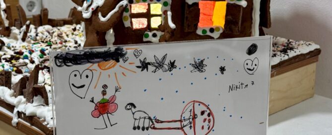Volkschule schenkt Lebkuchenhaus an Gesundheitsresort