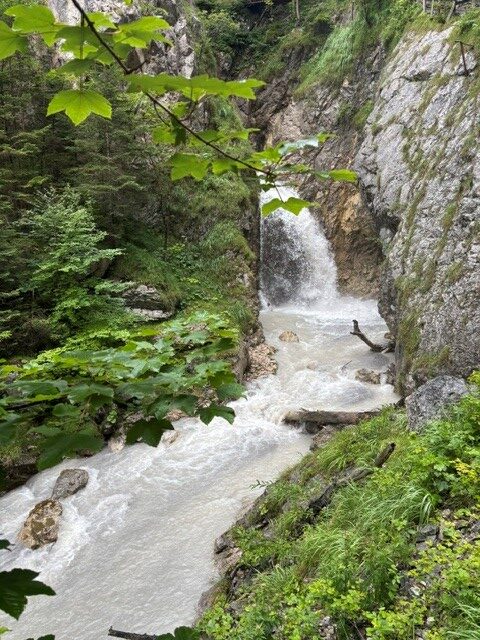 Wasserfall in der Wolfklamm beim Ausflug von Rehapatienten Wasserfall in der Wolfklamm beim Ausflug von Rehapatienten