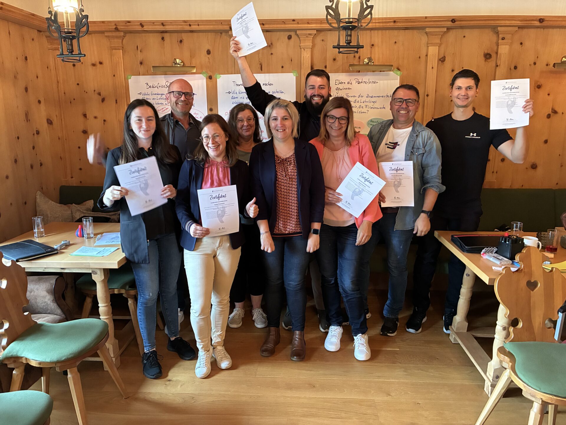 Lehrlingsausbilder erhalten Zertifikate für Fortbildung Lehrlingsausbilder erhalten Zertifikate für Fortbildung